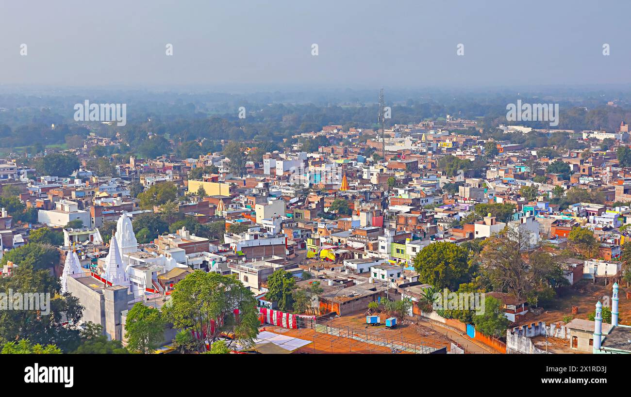 Blick auf die Stadt Talbahat vom Fort, Jhansi, Uttar Pradesh, Indien. Stockfoto