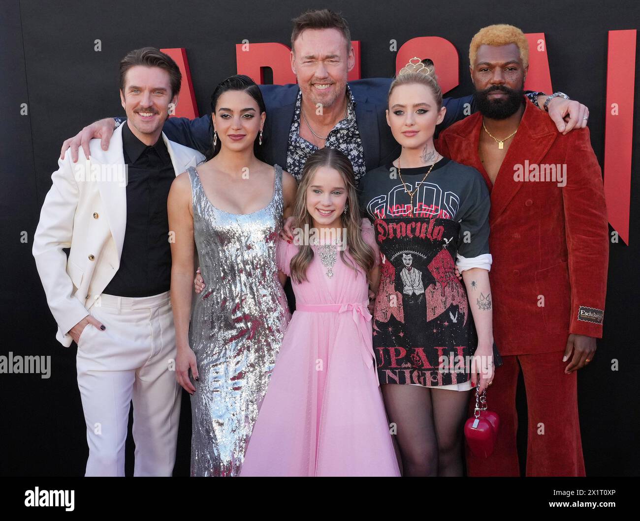 Los Angeles, USA. April 2024. (L-R) ABIGAIL Cast – Dan Stevens, Melissa Barrera, Alisha Weir, Kevin Durand, Kathryn Newton und William Catlett bei der Premiere der Universal Pictures ABIGAIL Los Angeles im Regency Village Theatre in Westwood, KALIFORNIEN am Mittwoch, den 17. April 2024. (Foto: Sthanlee B. Mirador/SIPA USA) Credit: SIPA USA/Alamy Live News Stockfoto