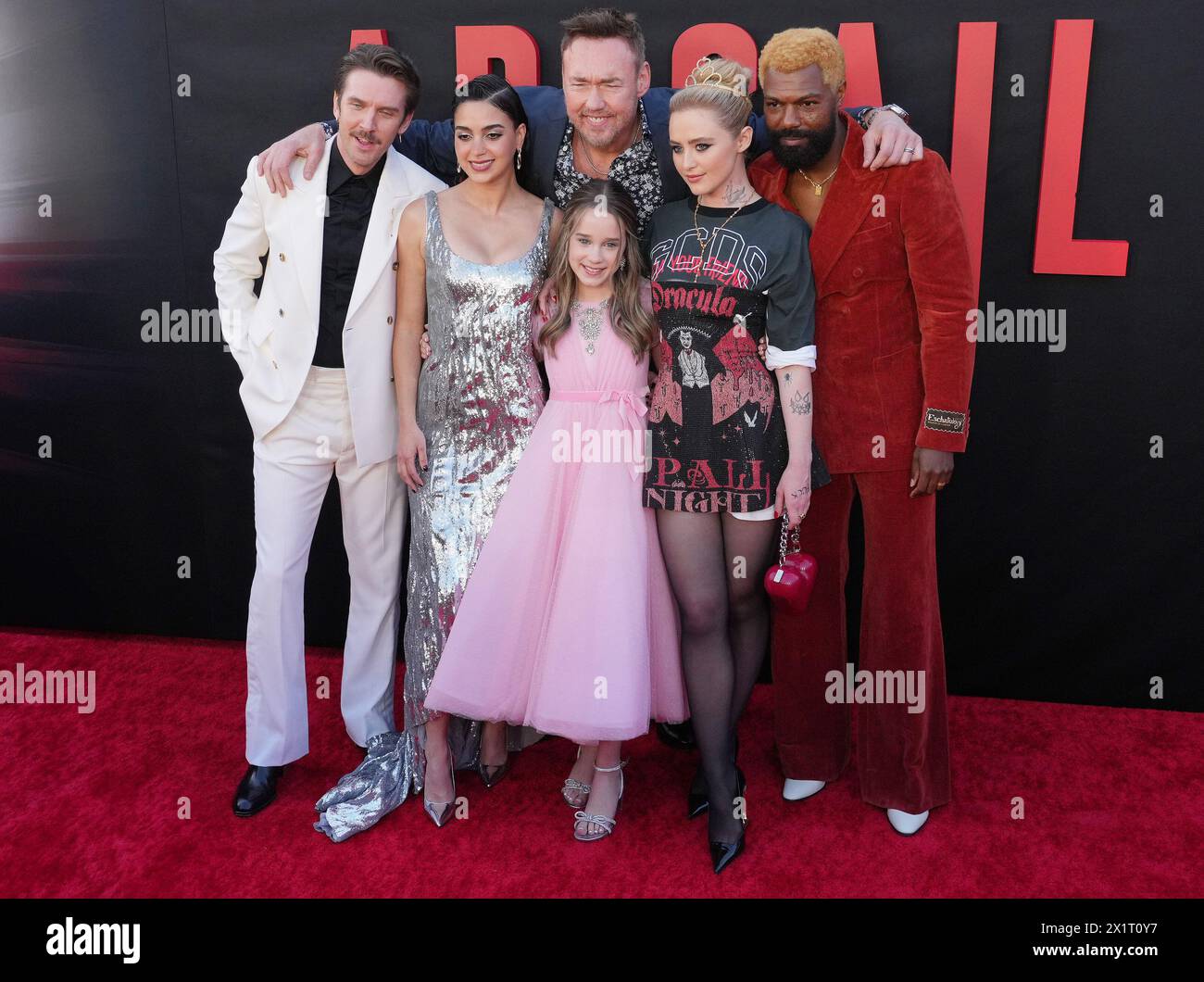 Los Angeles, USA. April 2024. (L-R) ABIGAIL Cast – Dan Stevens, Melissa Barrera, Alisha Weir, Kevin Durand, Kathryn Newton und William Catlett bei der Premiere der Universal Pictures ABIGAIL Los Angeles im Regency Village Theatre in Westwood, KALIFORNIEN am Mittwoch, den 17. April 2024. (Foto: Sthanlee B. Mirador/SIPA USA) Credit: SIPA USA/Alamy Live News Stockfoto