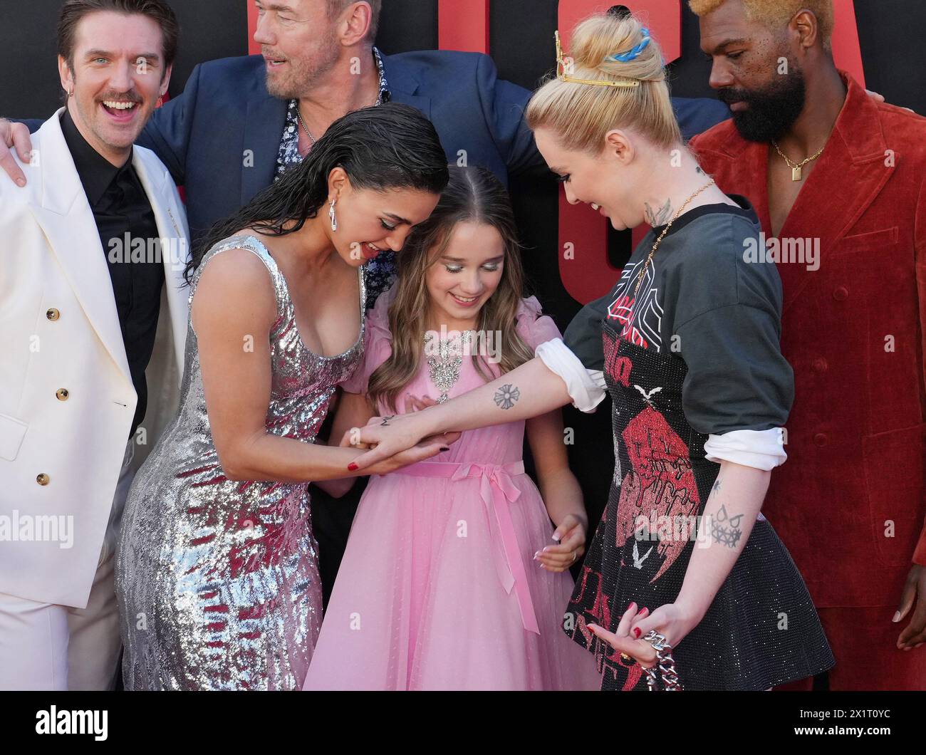 Los Angeles, USA. April 2024. (L-R) Melissa Barrera, Alisha Weir und Kathryn Newton bei der Premiere der Universal Pictures ABIGAIL Los Angeles im Regency Village Theatre in Westwood, KALIFORNIEN, am Mittwoch, den 17. April 2024. (Foto: Sthanlee B. Mirador/SIPA USA) Credit: SIPA USA/Alamy Live News Stockfoto