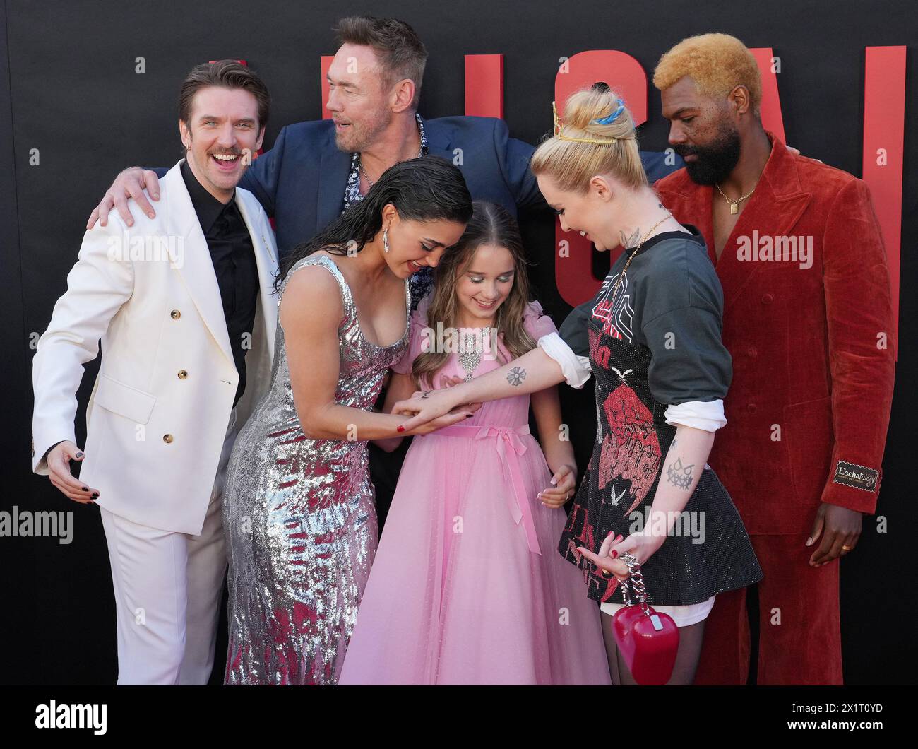 Los Angeles, USA. April 2024. (L-R) ABIGAIL Cast – Dan Stevens, Melissa Barrera, Alisha Weir, Kevin Durand, Kathryn Newton und William Catlett bei der Premiere der Universal Pictures ABIGAIL Los Angeles im Regency Village Theatre in Westwood, KALIFORNIEN am Mittwoch, den 17. April 2024. (Foto: Sthanlee B. Mirador/SIPA USA) Credit: SIPA USA/Alamy Live News Stockfoto