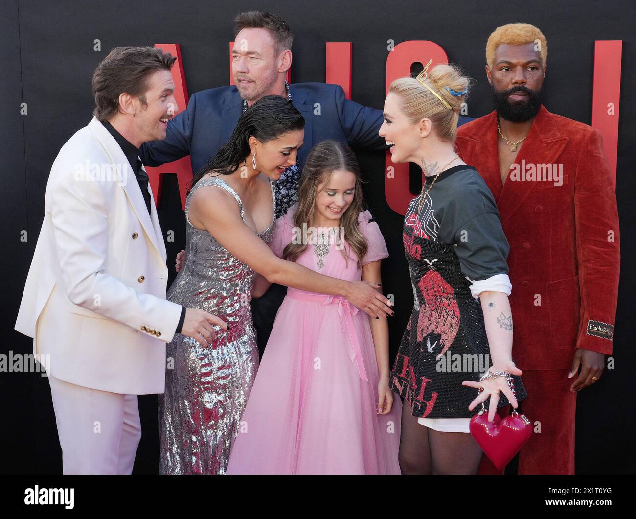 Los Angeles, USA. April 2024. (L-R) ABIGAIL Cast – Dan Stevens, Melissa Barrera, Alisha Weir, Kevin Durand, Kathryn Newton und William Catlett bei der Premiere der Universal Pictures ABIGAIL Los Angeles im Regency Village Theatre in Westwood, KALIFORNIEN am Mittwoch, den 17. April 2024. (Foto: Sthanlee B. Mirador/SIPA USA) Credit: SIPA USA/Alamy Live News Stockfoto