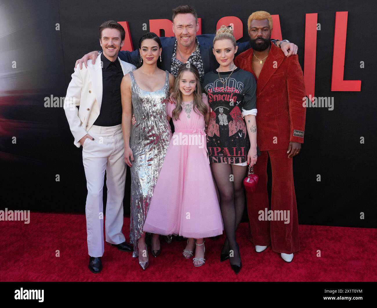 Los Angeles, USA. April 2024. (L-R) ABIGAIL Cast – Dan Stevens, Melissa Barrera, Alisha Weir, Kevin Durand, Kathryn Newton und William Catlett bei der Premiere der Universal Pictures ABIGAIL Los Angeles im Regency Village Theatre in Westwood, KALIFORNIEN am Mittwoch, den 17. April 2024. (Foto: Sthanlee B. Mirador/SIPA USA) Credit: SIPA USA/Alamy Live News Stockfoto