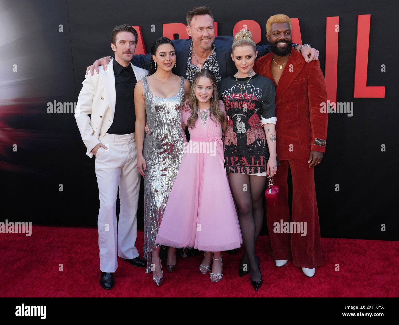Los Angeles, USA. April 2024. (L-R) ABIGAIL Cast – Dan Stevens, Melissa Barrera, Alisha Weir, Kevin Durand, Kathryn Newton und William Catlett bei der Premiere der Universal Pictures ABIGAIL Los Angeles im Regency Village Theatre in Westwood, KALIFORNIEN am Mittwoch, den 17. April 2024. (Foto: Sthanlee B. Mirador/SIPA USA) Credit: SIPA USA/Alamy Live News Stockfoto