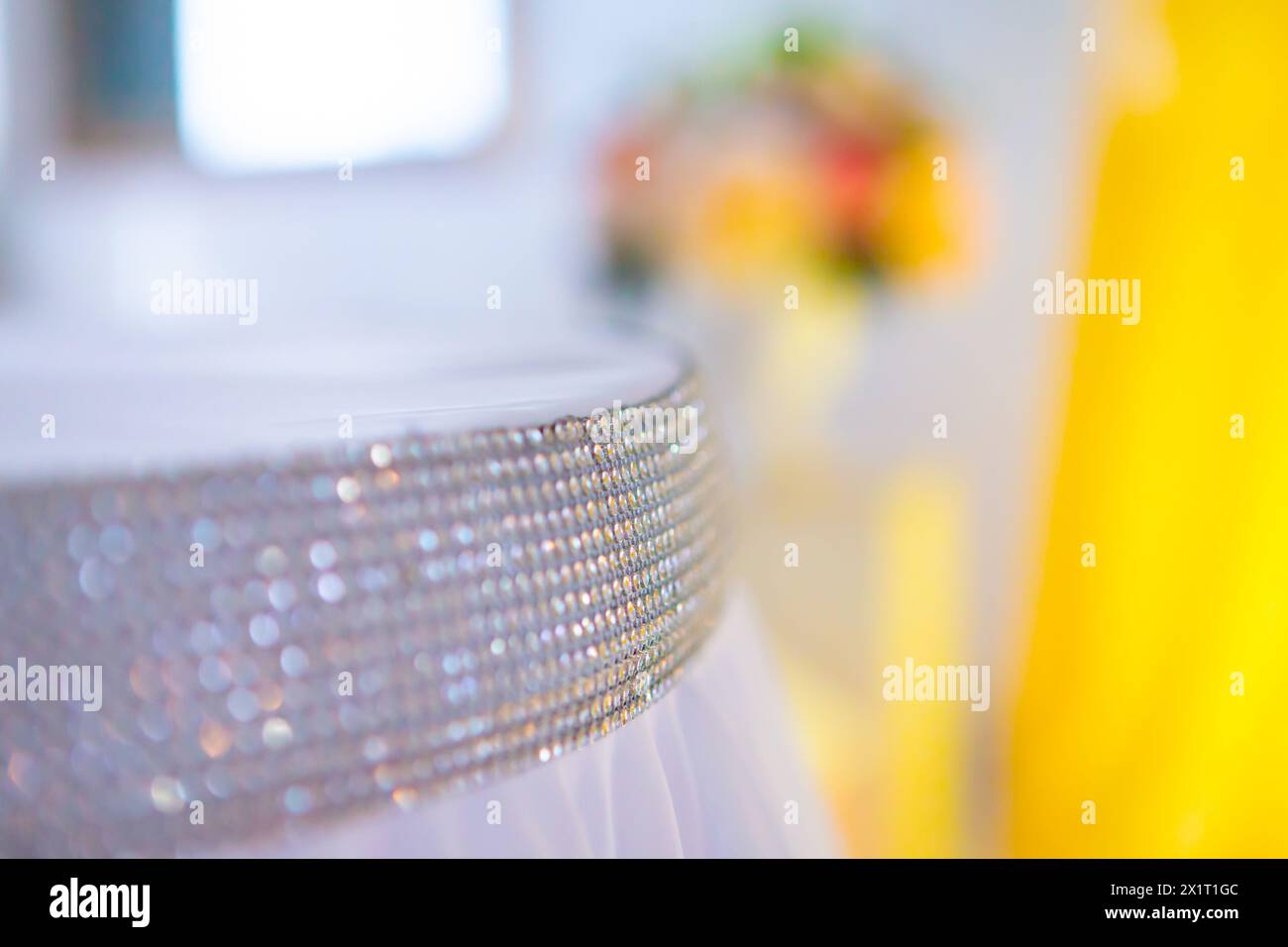 Registrierung eines Hochzeits- oder Bankettsaals in Gelbtönen Stockfoto