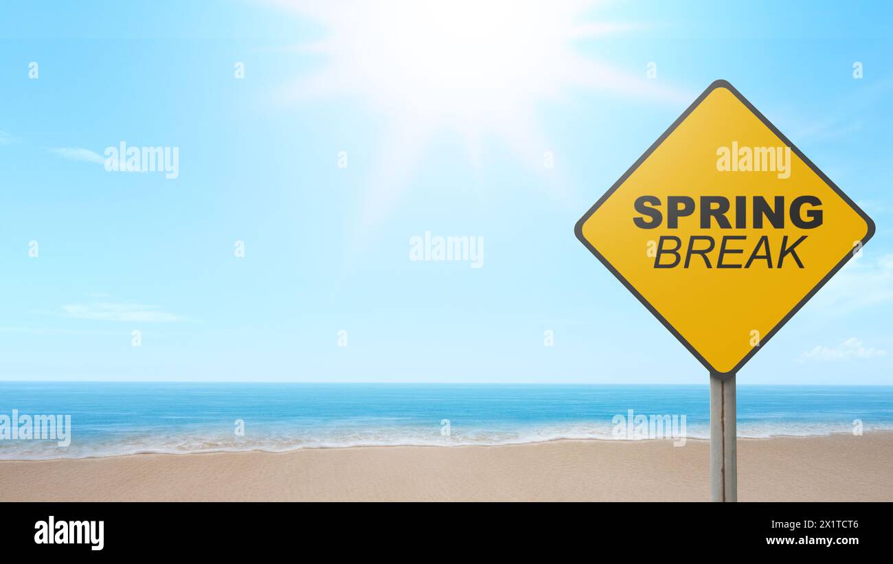 Gelbes Schild mit Frühlingsferien-Text am Strand. Spring Break-Konzept Stockfoto