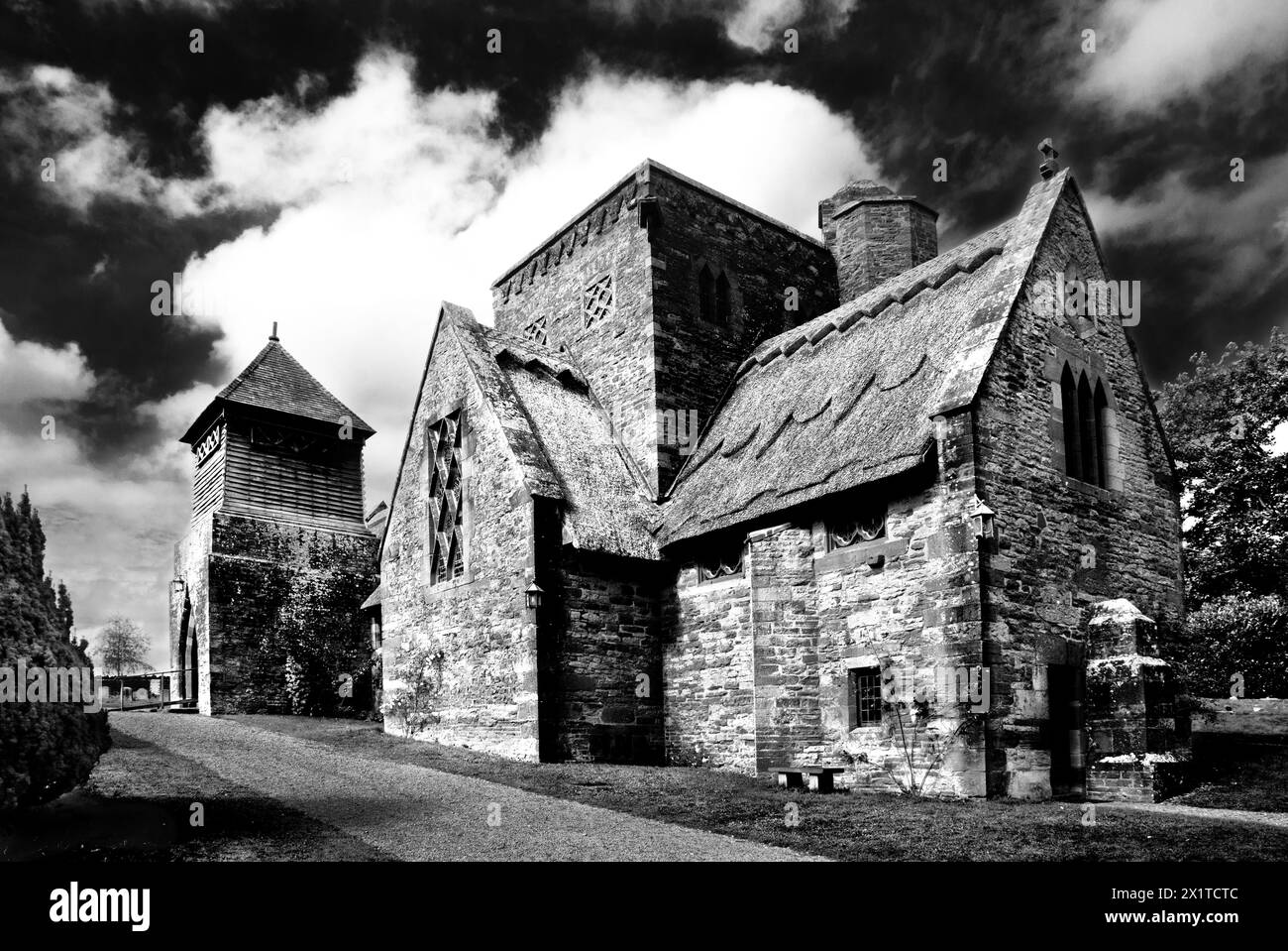 Die All Saints’ Church in Brockhampton, ein denkmalgeschütztes Gebäude, wurde 1902 von William Lethaby, einem führenden Architekten für Kunst und Handwerk, entworfen und gebaut. Stockfoto