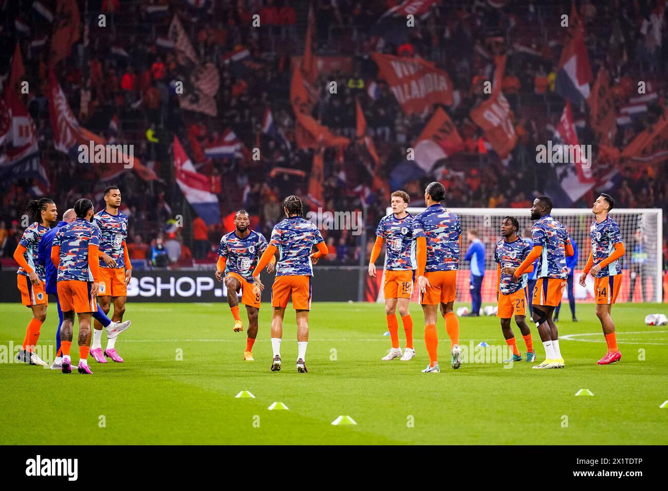 AMSTERDAM, NIEDERLANDE - 22. MÄRZ: Die Mannschaft der Niederlande wird vor dem Freundschaftsspiel zwischen den Niederlanden und Schottland bei Johan Cruyff AR warm Stockfoto