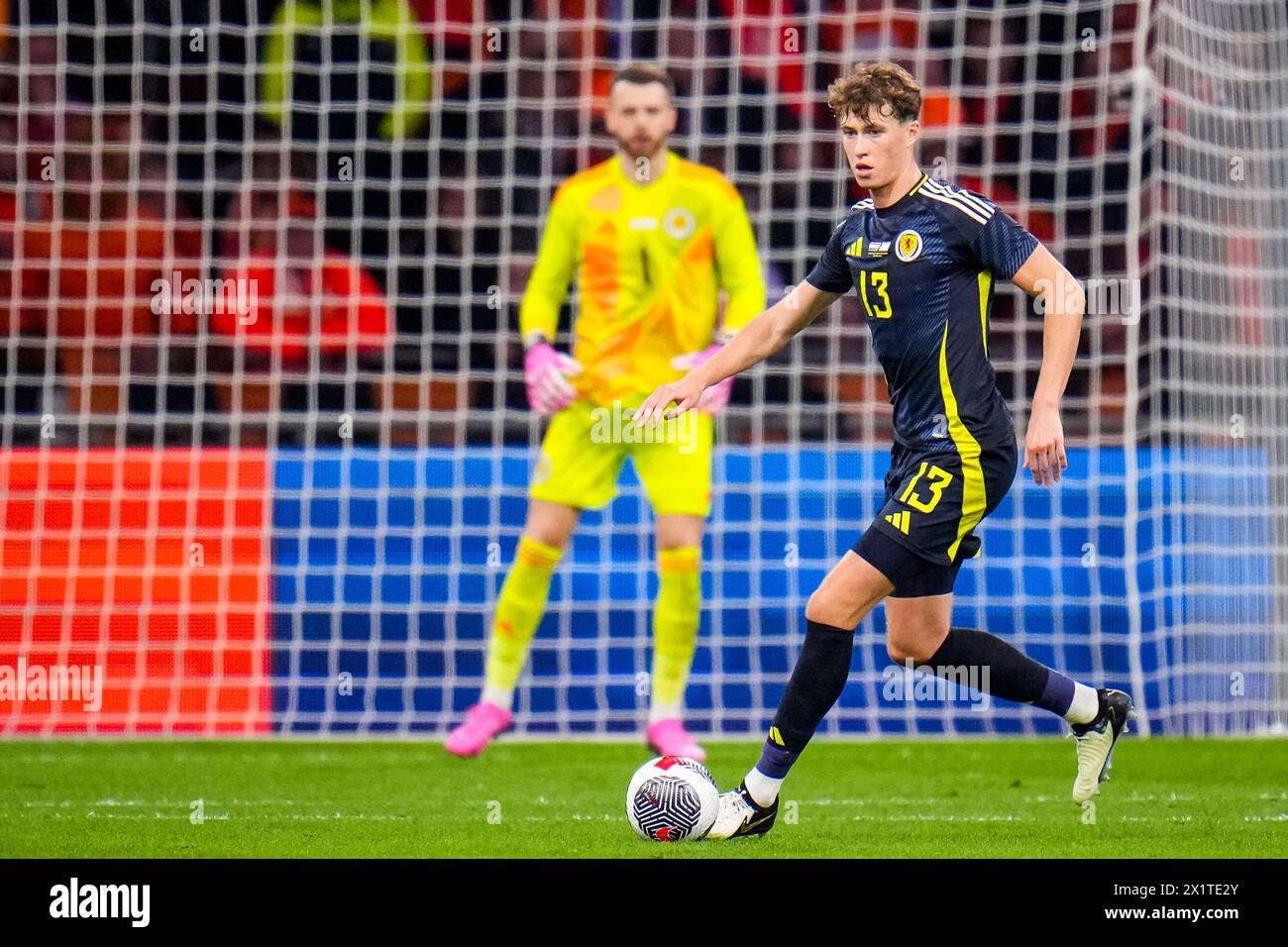 AMSTERDAM, NIEDERLANDE - 22. MÄRZ: Jack Hendry aus Schottland dribbelt mit dem Ball während des Freundschaftsspiels zwischen den Niederlanden und Schottland in Johan Stockfoto