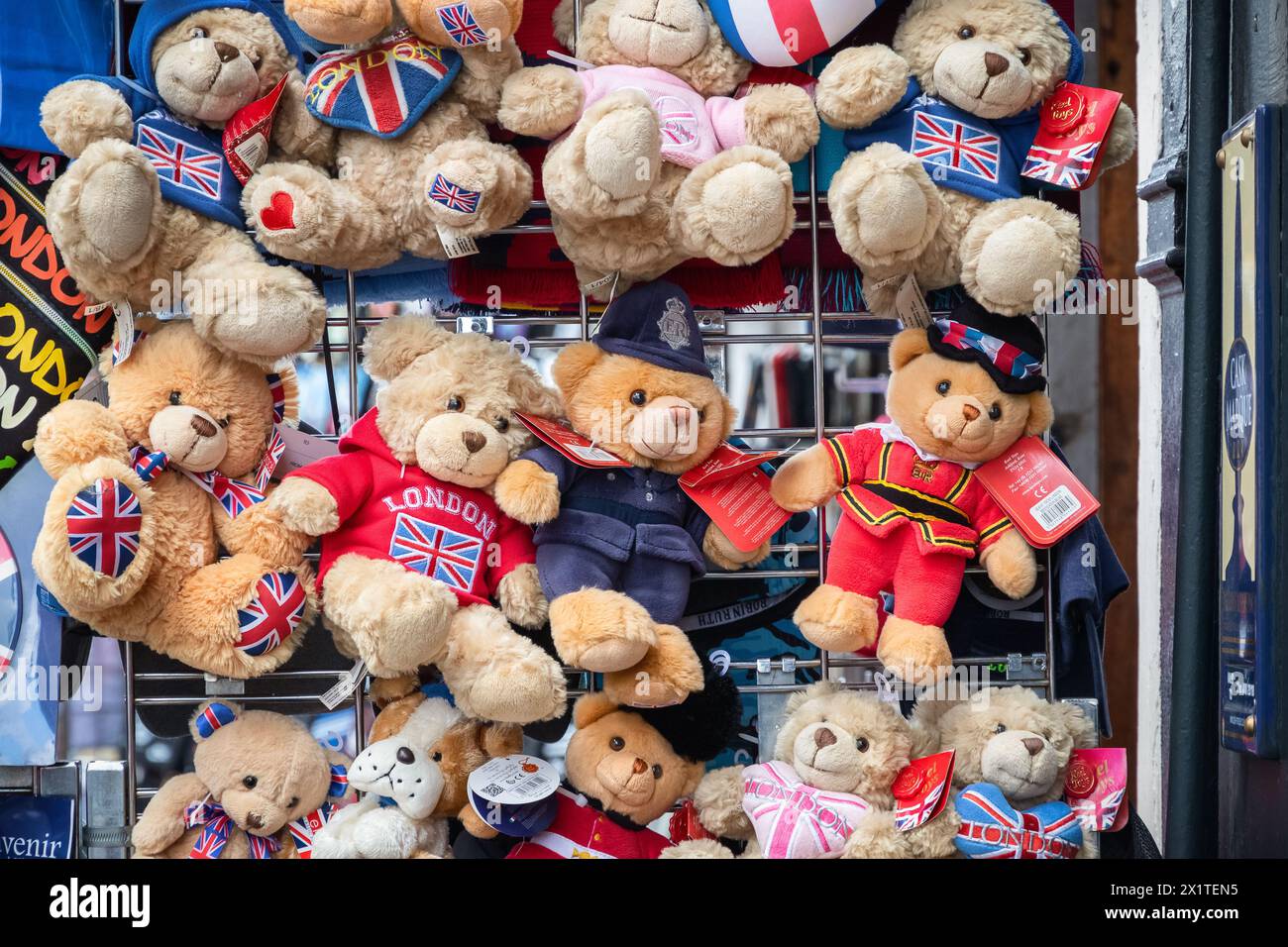 London, Großbritannien - 12. September 2023 - Teddybären auf dem Camden Street Market Stockfoto