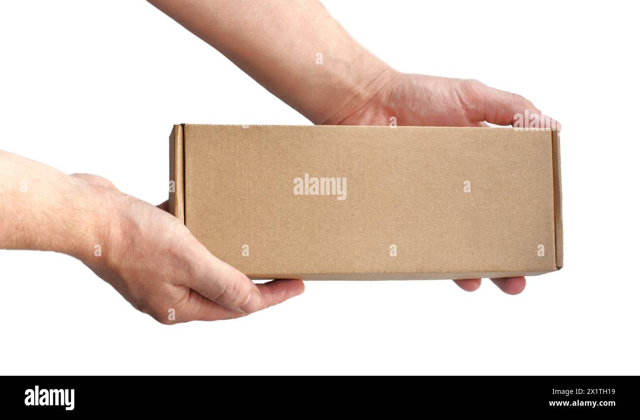 Ein rechteckiger Karton in den Händen auf hellem Hintergrund. Keine erkennbaren Personen Stockfoto