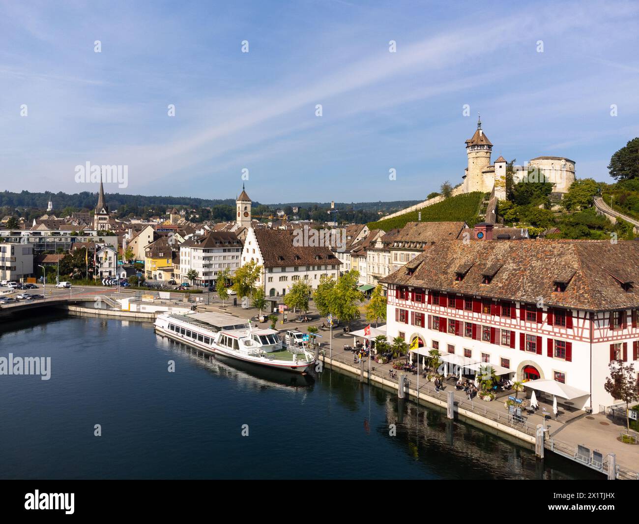 Schaffhausen, Schweiz Rundblick auf die Schaffhauser Altstadt am Rhein in der Ostschweiz mit der berühmten mittelalterlichen Festung Munot. Stockfoto