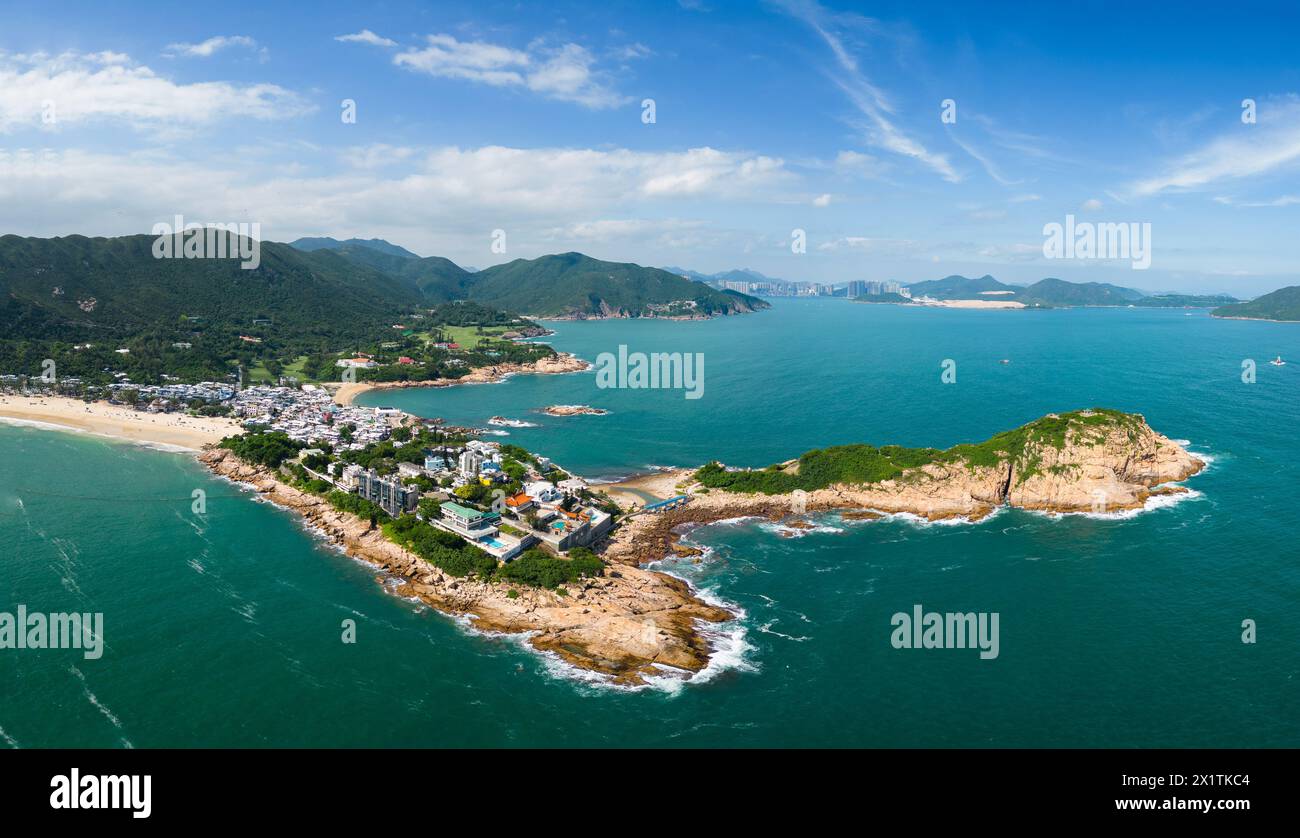 Shek O, Hong Kong: Luftaufnahmen des idyllischen Shek O Strandes und der luxuriösen Immobilien auf Hong Kong Island Stockfoto