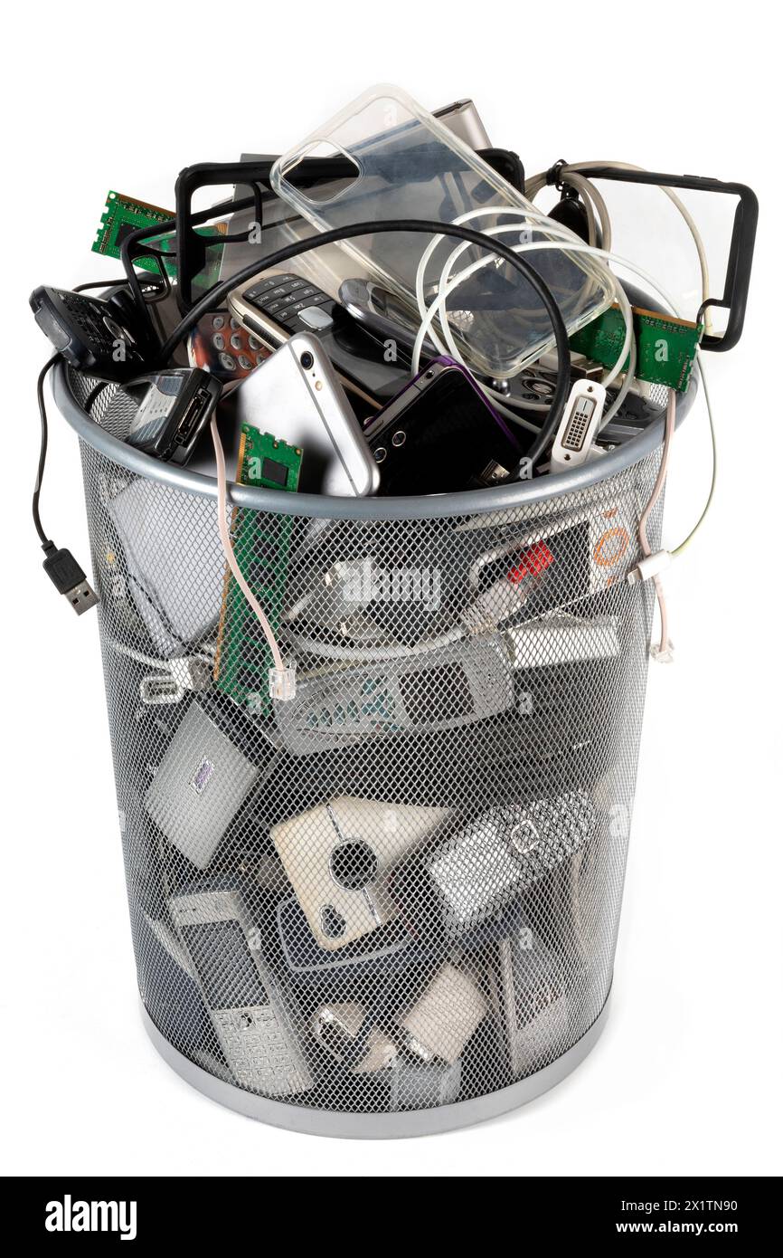 Alte Handys und Elektronikschrott - veraltete Recyclingtechnologie Stockfoto