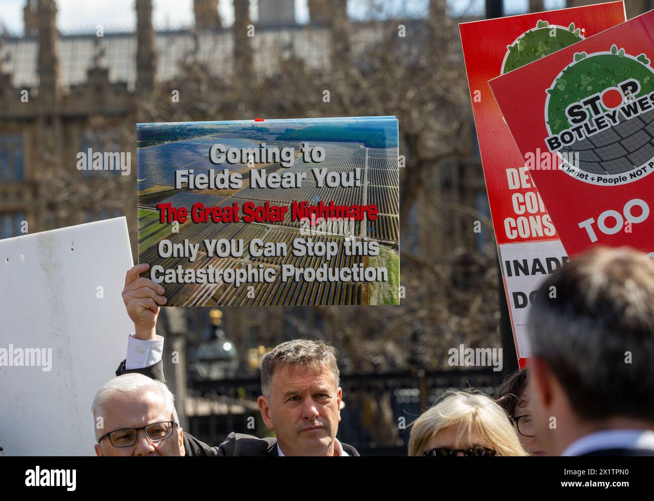 London, großbritannien 18. April 2024 Protest der Campaign Group auf dem parlamentsplatz London über den Lime Down Solar Park James Gray, Abgeordneter von North Wiltshire, sagte, die Pläne für den Lime Down Solar Park seien „skandalös“ Stockfoto