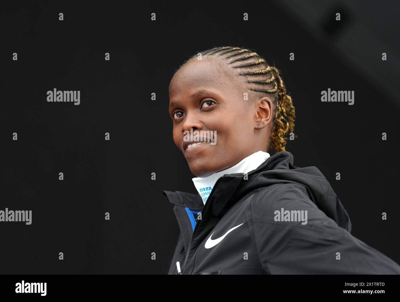 Kenias Brigid Kosgei vor der elitären Frauenpressekonferenz im TCS ...