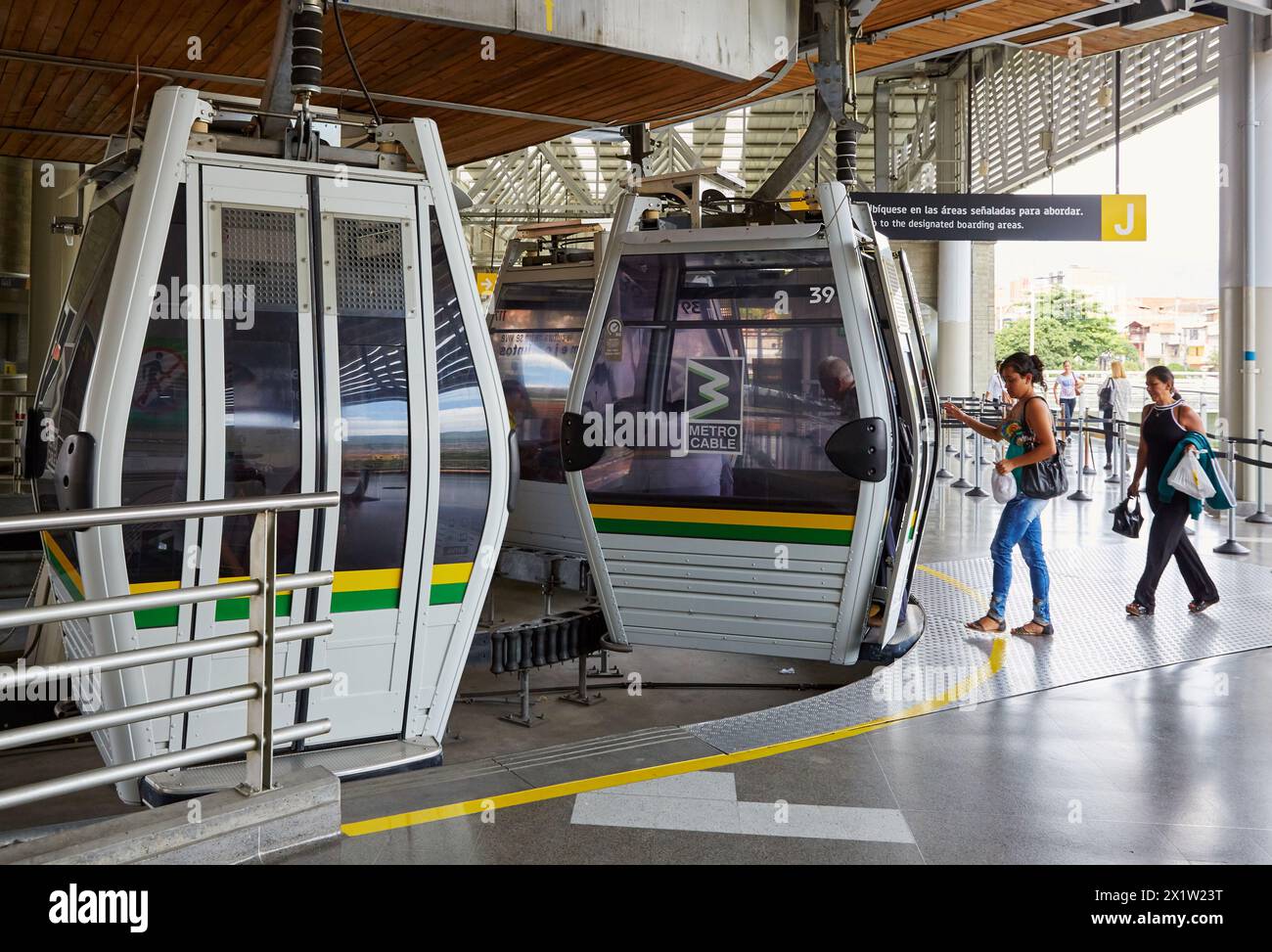 U-Bahn-Kabel, Estacion de San Javier, Medellin, Antioquia, Kolumbien, Südamerika. Stockfoto