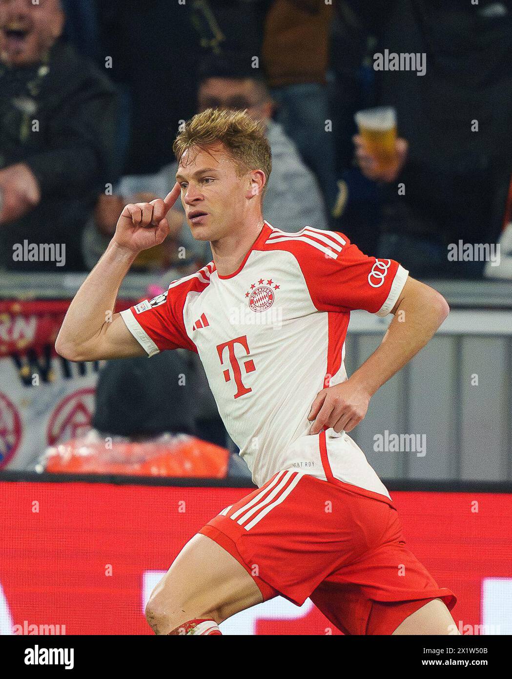 München, 17. April 2024. Joshua KIMMICH, FCB 6, feiert sein Tor, Happy, lagh, Celebration, 1-0 im Viertelfinalspiel FC BAYERN MÜNCHEN - FC ARSENAL LONDON 1-0 der UEFA Champions League in der Saison 2023/2024 in München, 17. April 2024. Viertelfinale, FCB, München © Peter Schatz / Alamy Live News Stockfoto