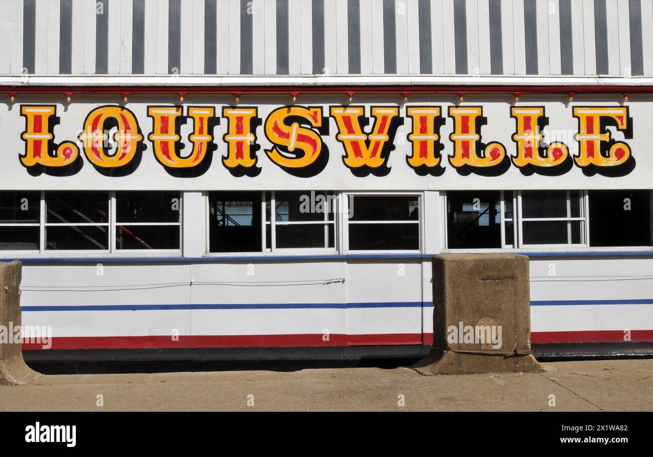 Schriftzug auf dem historischen Dampfschiff Belle of Louisville, das am Ohio River in der Innenstadt von Louisville angedockt ist. Stockfoto