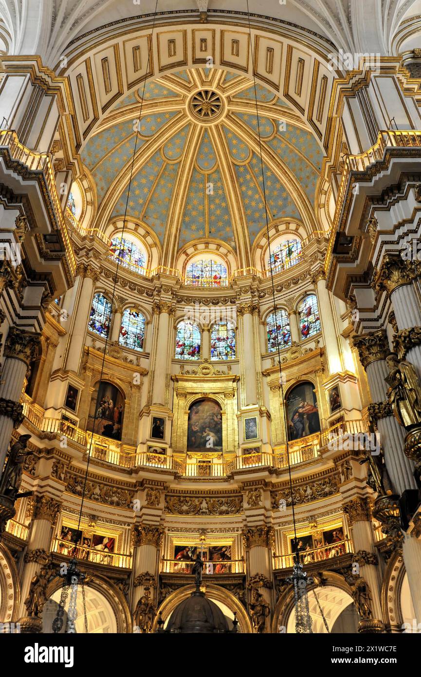 Santa Maria de la Encarnacion, Kathedrale von Granada, prächtige goldene Kuppel in einer barocken Kathedrale, Granada, Andalusien, Spanien Stockfoto