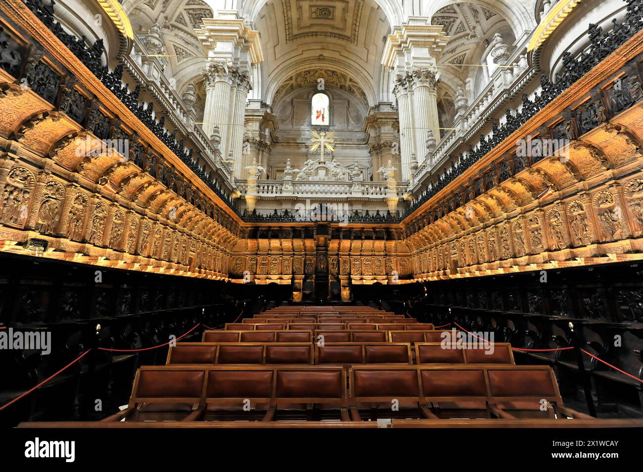 Jaen, Catedral de Jaen, Kathedrale von Jaen aus dem 13. Jahrhundert, Renaissance-Kunst-Epoche, Jaen, prächtiger Theatersaal mit reich verzierten Reihen Stockfoto