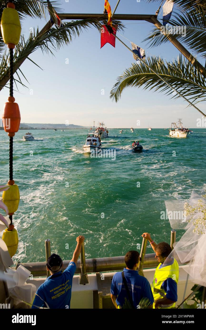 Prozession im Meer. Fest der Madonna Della Marina. San Benedetto Del Tronto. Marken Stockfoto