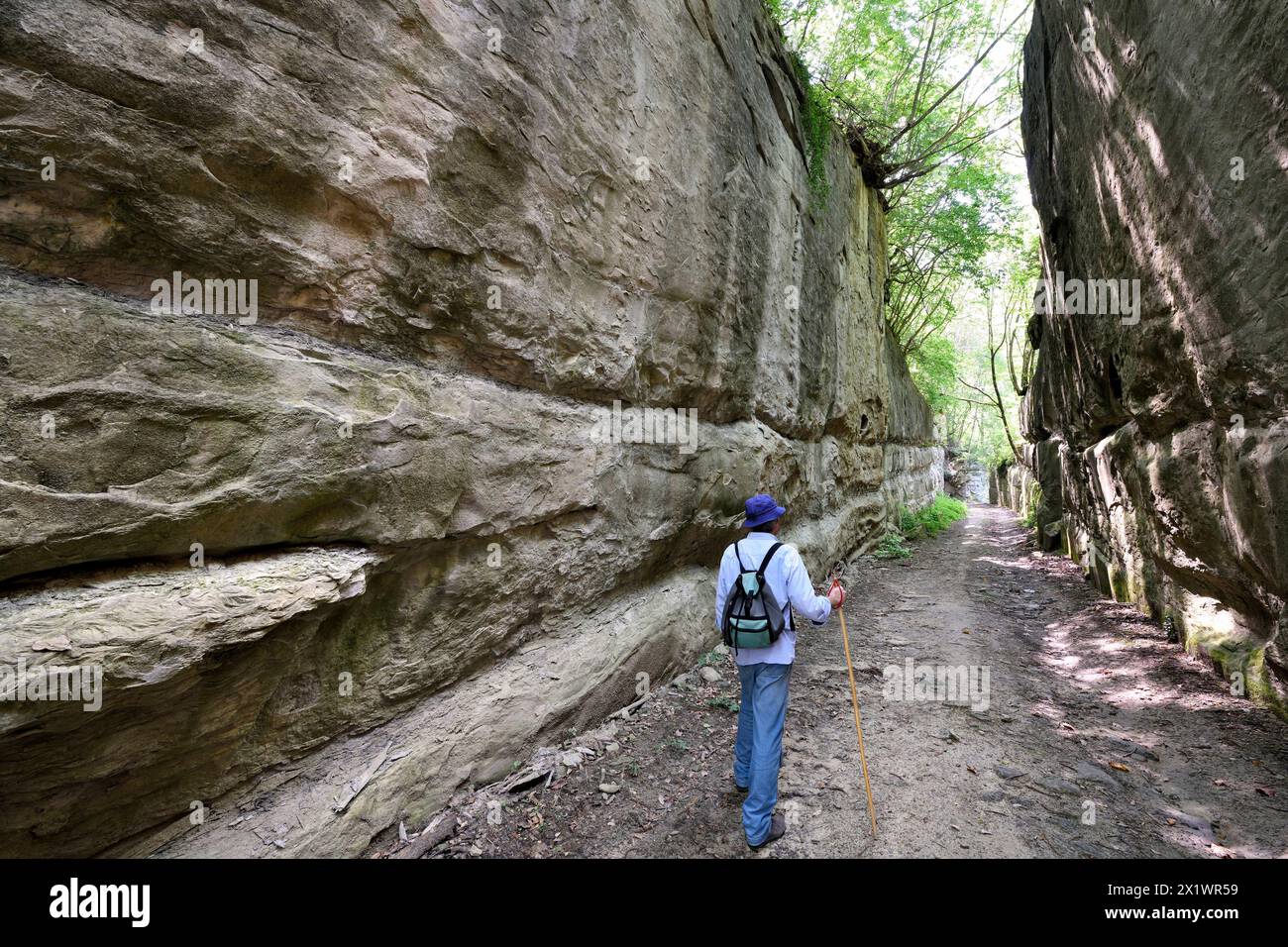 Split Stone von Tallcano. Acquasanta Terme. Marken. Italien Stockfoto