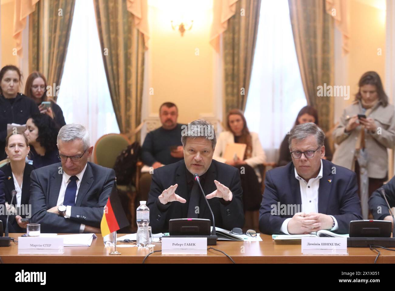 Nicht exklusiv: KIEW, UKRAINE - 18. APRIL 2024 - Vizekanzler, Bundesminister für Wirtschaft und Klimapolitik der Bundesrepublik G Stockfoto