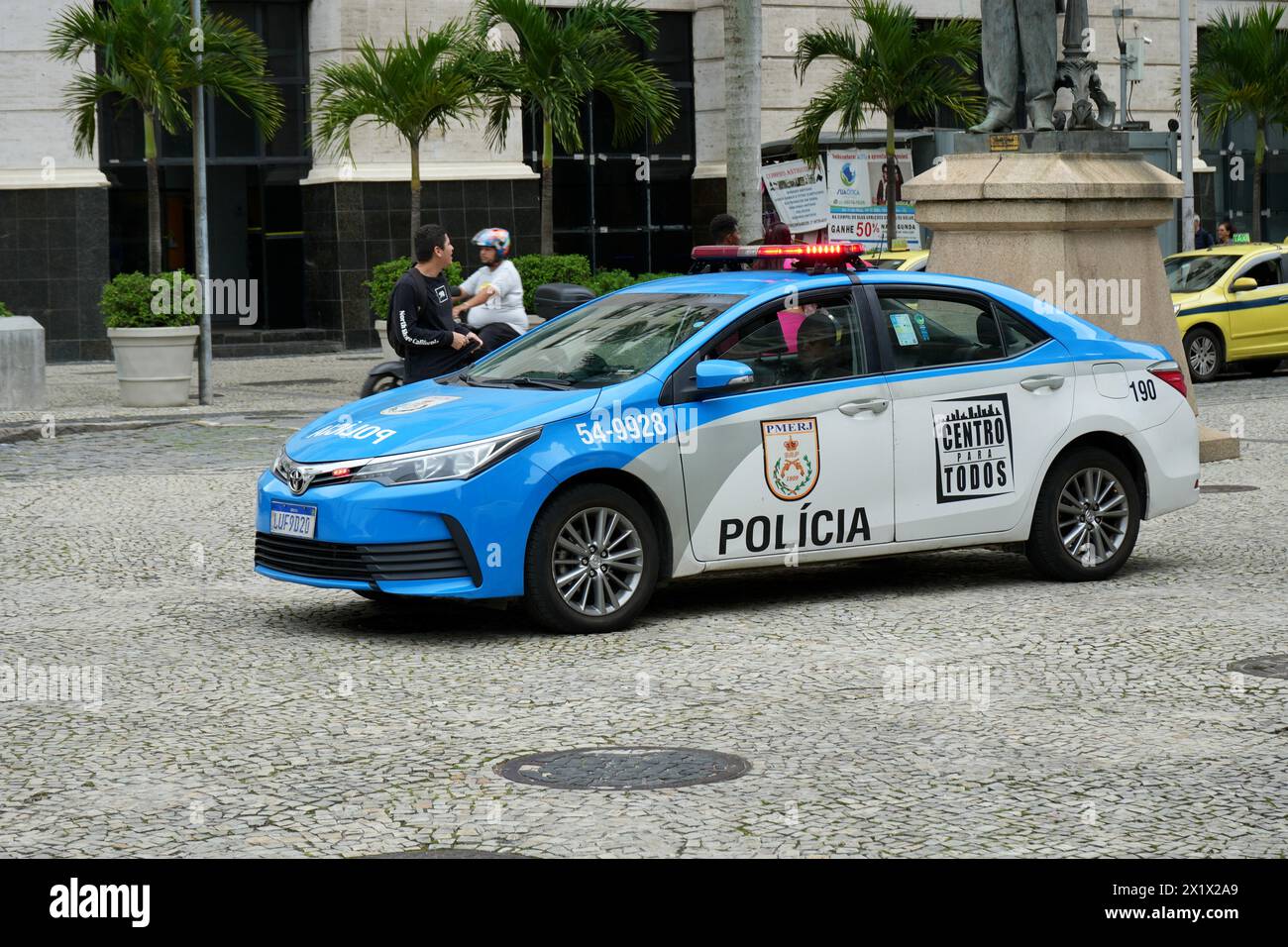 Toyota Polizeifahrzeug auf der Straße. Stockfoto