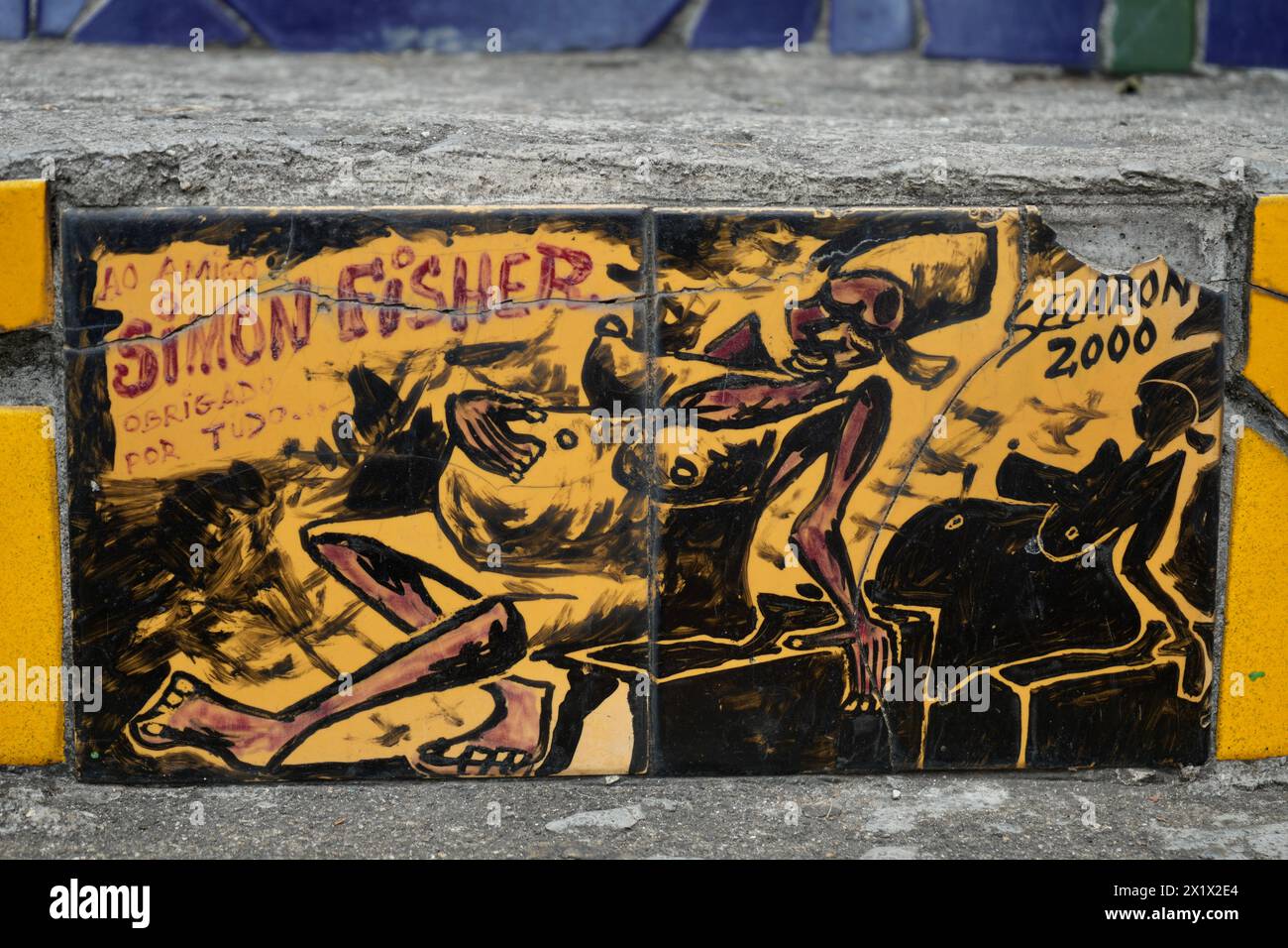Helle und farbenfrohe Straßenkunst in Lapa in der Nähe der Selaron Steps. Stockfoto