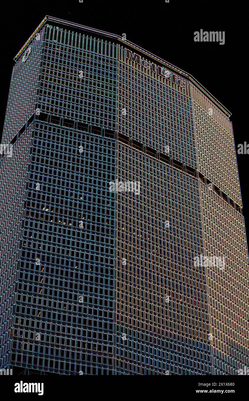 Erfüllt Leben/Pan am Building mit Photoshop-Filter für leuchtende Kanten Stockfoto