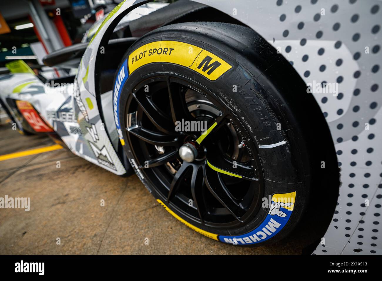 michelin, Reifen, pneu, Peugeot 9x8 während der 6 Stunden von Imola 2024, 2. Runde der FIA Langstrecken-Weltmeisterschaft 2024, vom 18. Bis 21. April 2024 auf dem Autodromo Internazionale Enzo e Dino Ferrari in Imola, Katar Stockfoto