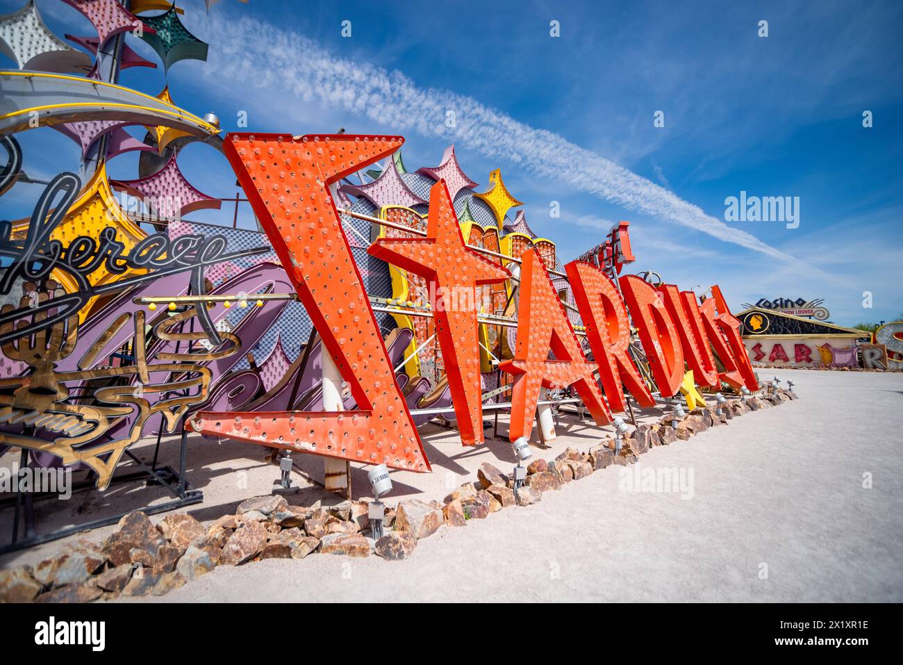 Verlassenes und weggeworfenes Neonschild des Stardust Casino im Neon Museum, auch bekannt als Neon Boneyard in Las Vegas, Nevada. Stockfoto Verlassenes und weggeworfenes Neonschild des Stardust Casino im Neon Museum, auch bekannt als Neon Boneyard in Las Vegas, Nevada. Stockfoto