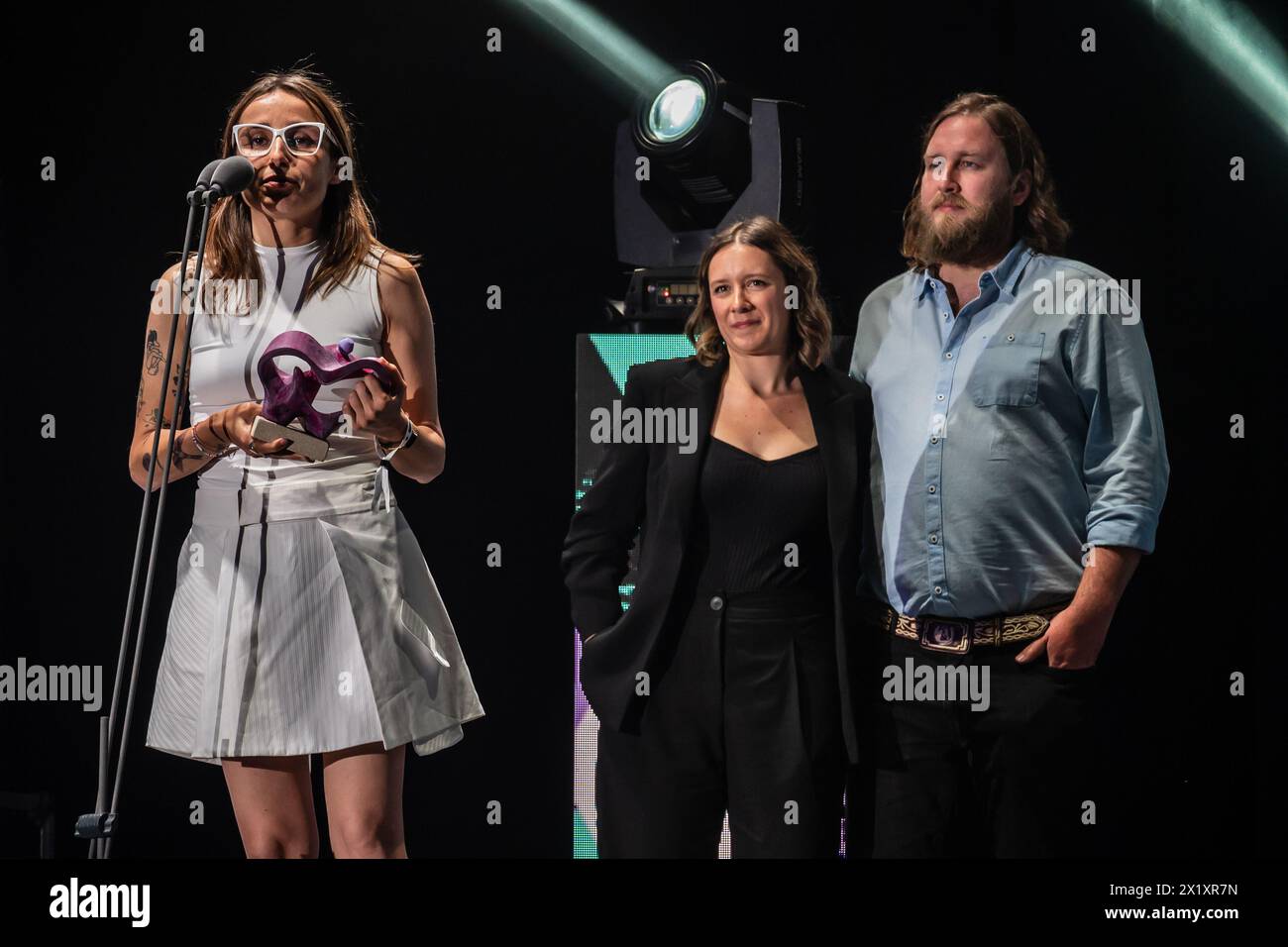 Zahara, Gewinnerin des Preises für den besten Künstler, bei den MIN Independent Music Awards 2024 in Saragossa, Spanien Stockfoto