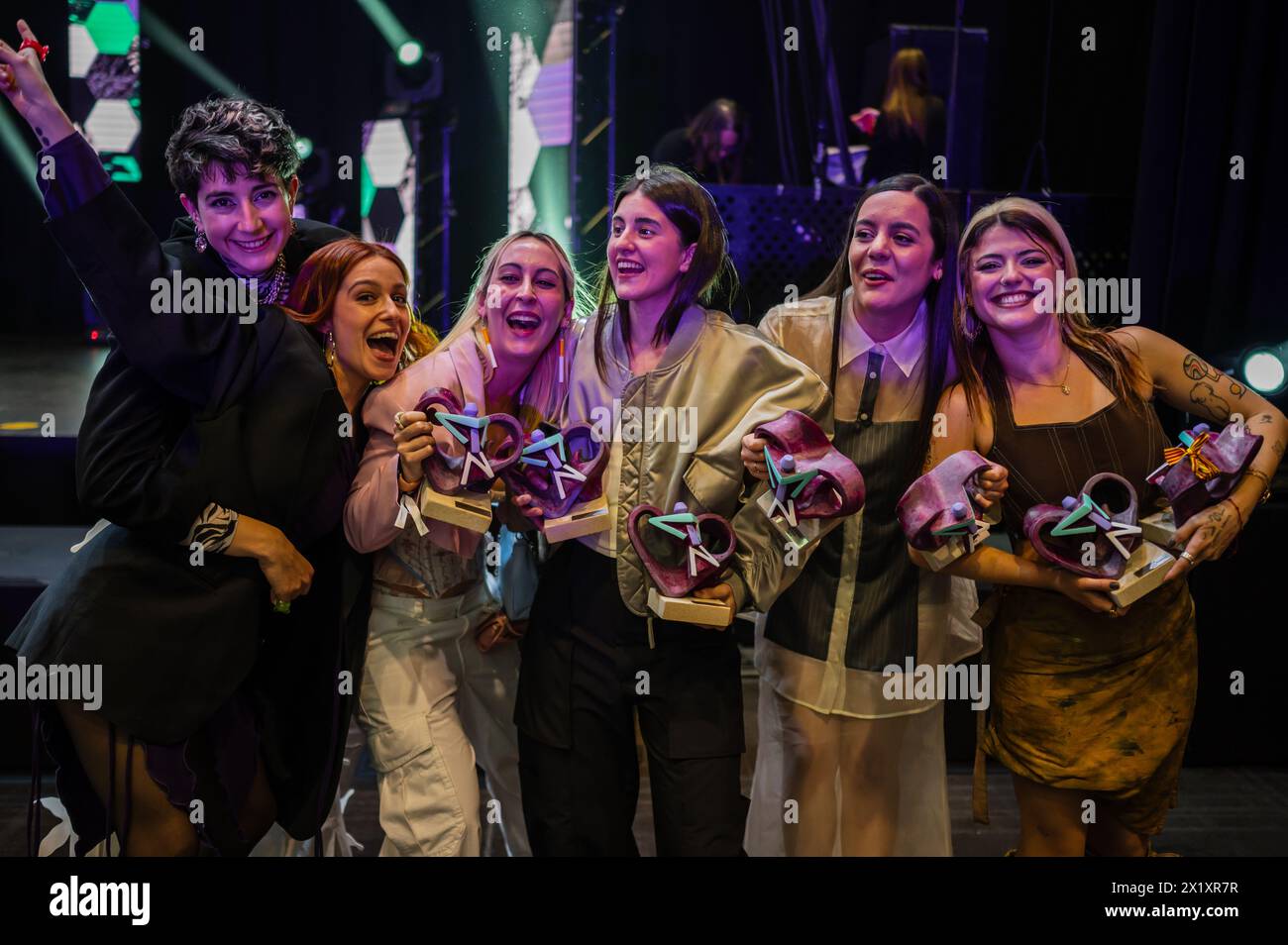 Die Preisträger feiern bei den MIN Independent Music Awards 2024 in Saragossa, Spanien Stockfoto