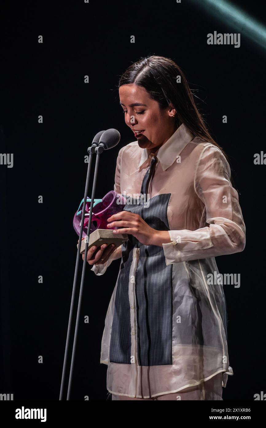 Valeria Castro, Gewinner der Auszeichnungen für den besten aufstrebenden Künstler und das beste Roots Music Album bei den MIN Independent Music Awards 2024 in Saragossa, Spanien Stockfoto