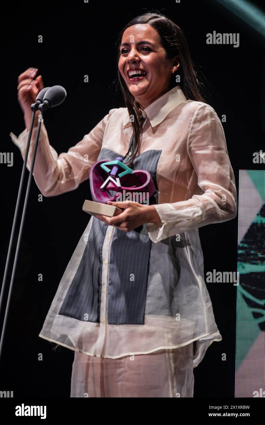 Valeria Castro, Gewinner der Auszeichnungen für den besten aufstrebenden Künstler und das beste Roots Music Album bei den MIN Independent Music Awards 2024 in Saragossa, Spanien Stockfoto