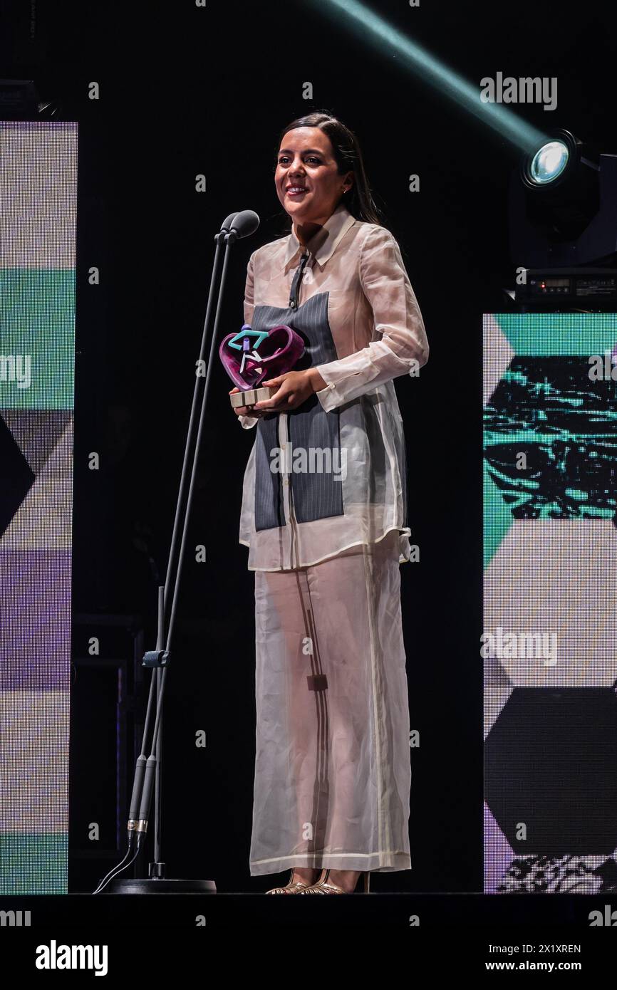 Valeria Castro, Gewinner der Auszeichnungen für den besten aufstrebenden Künstler und das beste Roots Music Album bei den MIN Independent Music Awards 2024 in Saragossa, Spanien Stockfoto