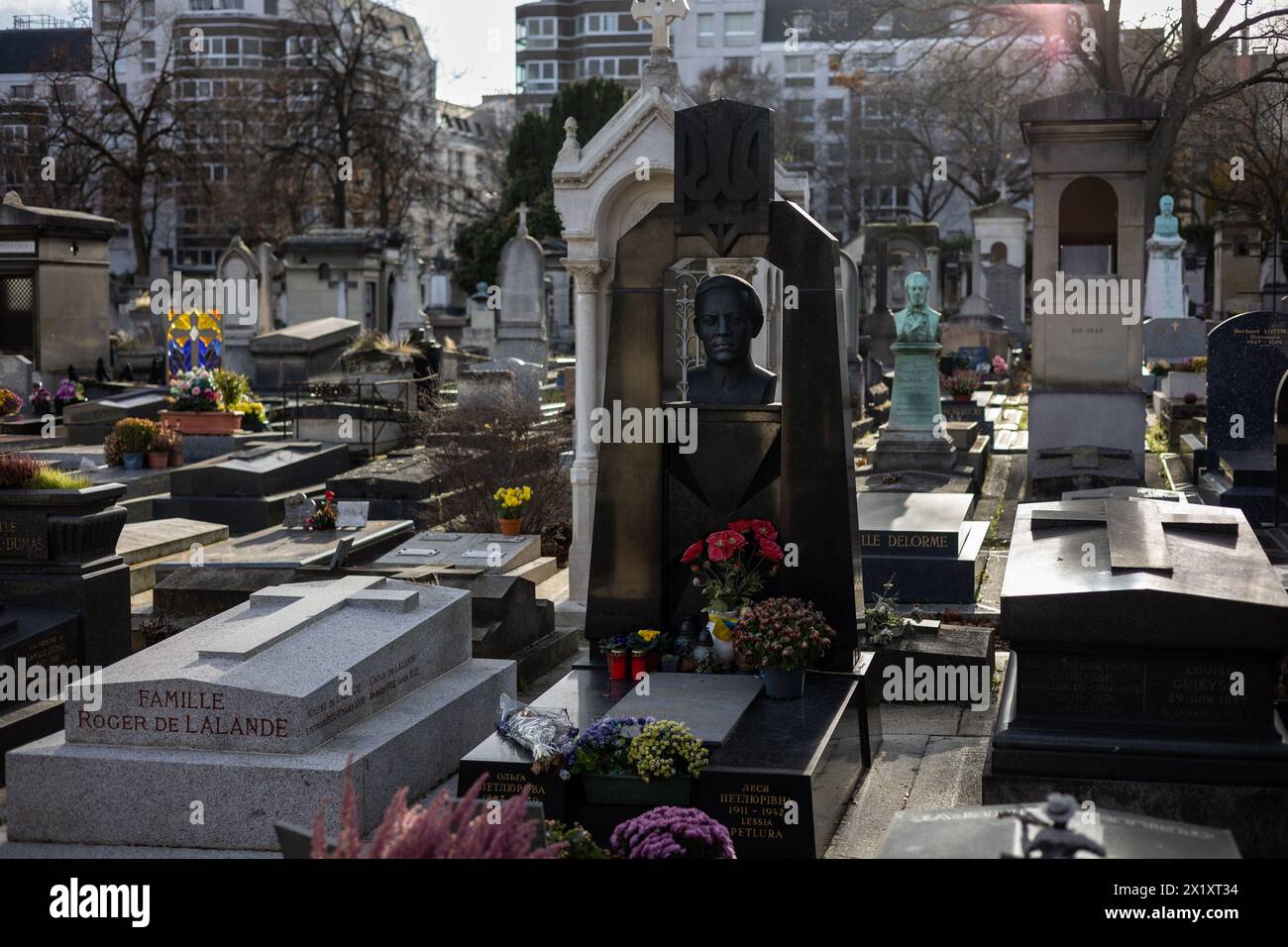 Ein Grab Symon Petliura auf dem Friedhof Montparnasse. Er war Oberbefehlshaber der ukrainischen Volksarmee und führte die ukrainische Volksrepublik d Stockfoto