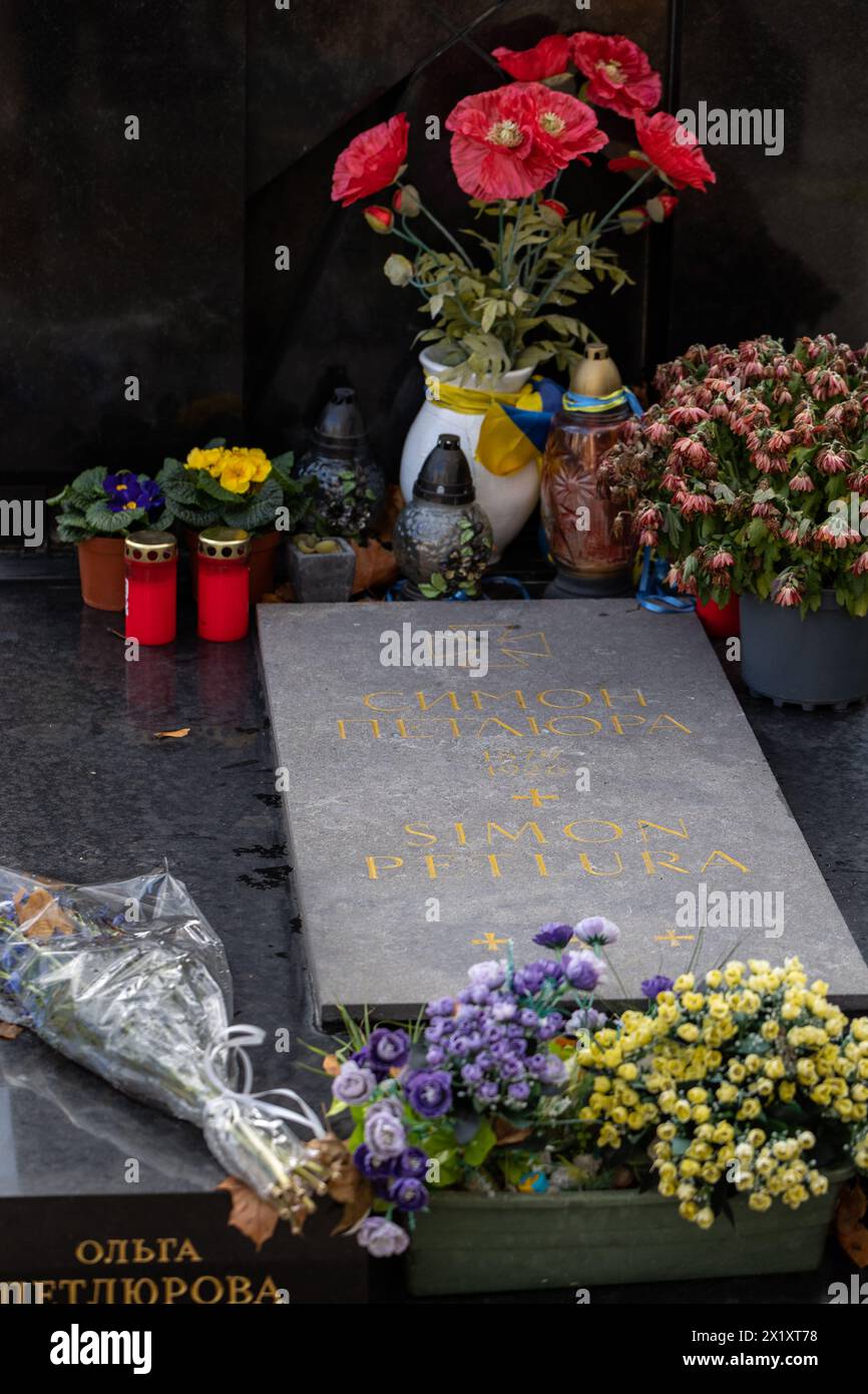 Ein Grab Symon Petliura auf dem Friedhof Montparnasse. Er war Oberbefehlshaber der ukrainischen Volksarmee und führte die ukrainische Volksrepublik d Stockfoto