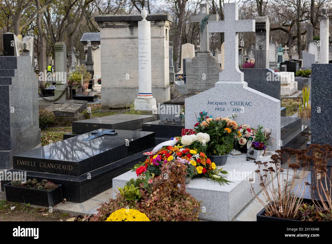 Ein Grab von Jacques Chirac auf dem Friedhof Montparnasse, Paris, Frankreich. Er gehörte einem französischen Politiker an, der als Präsident von Frankreich diente. Vorher war ein Prime Stockfoto