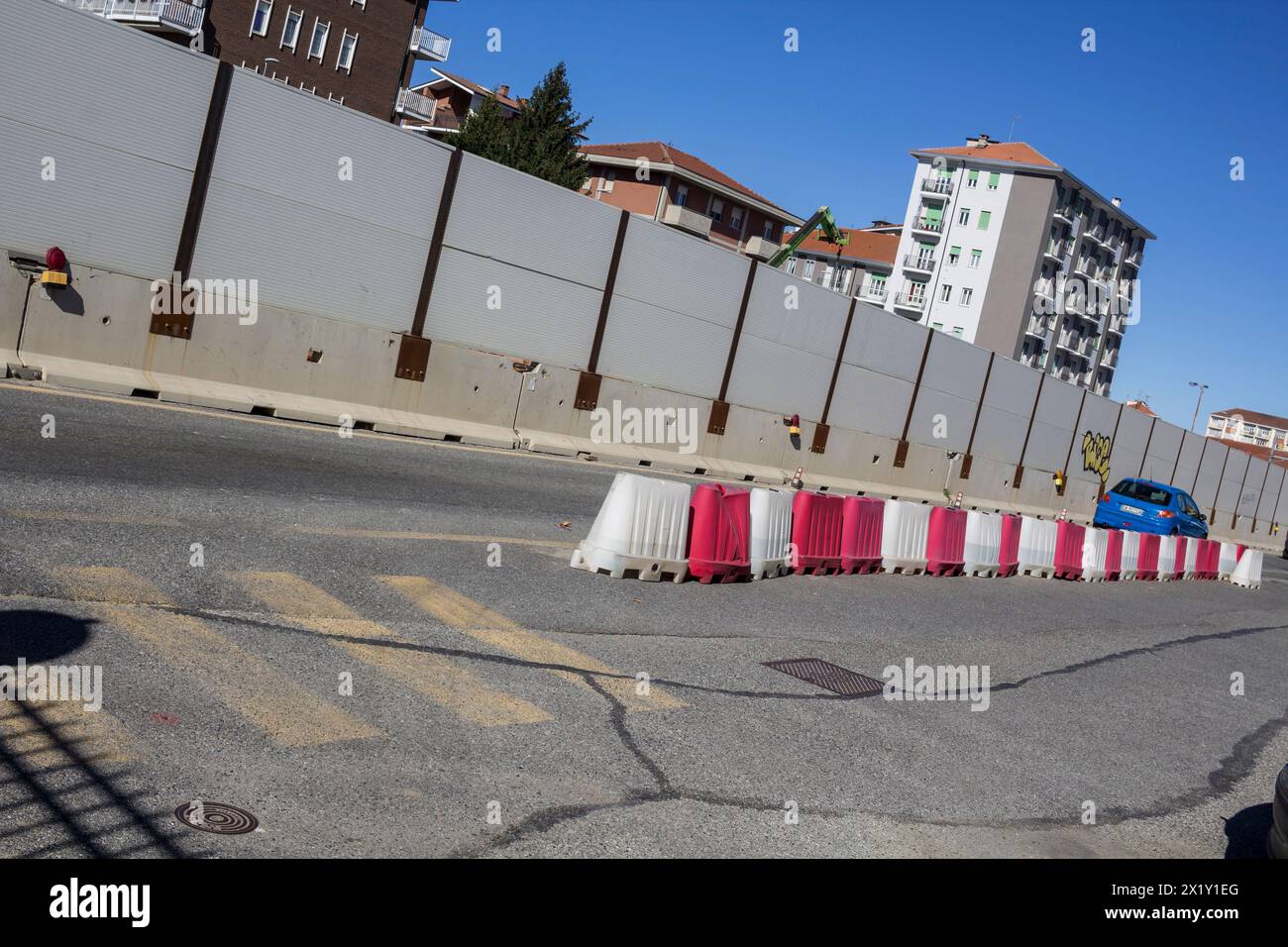 Laufende Arbeiten für den Bau der U-Bahn in Collegno bei Turin in Italien Stockfoto