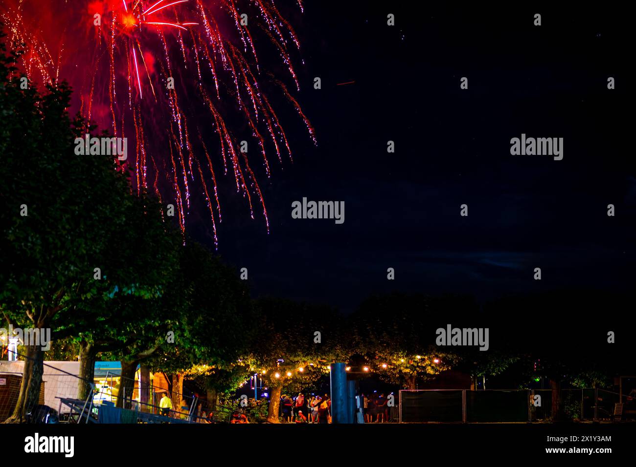 Wunderschönes Feuerwerk beim Seeuchtfest am Bodensee. Konstanz, Baden-Württemberg, Deutschland. Stockfoto