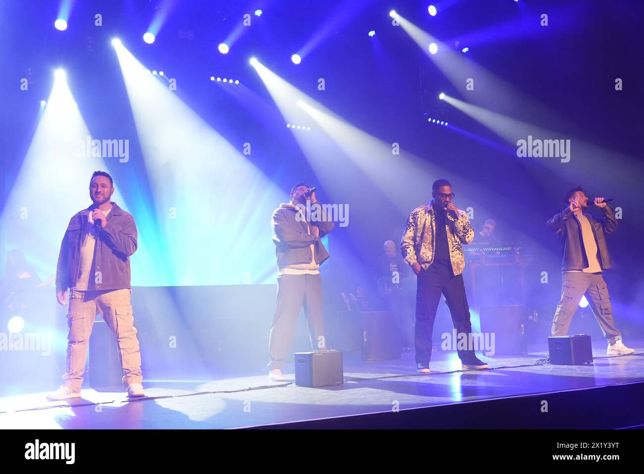 Die Boyband Blue tritt auf der Bühne für ihre Greatest Hits Tour im London Palladium auf. Bilddatum: Donnerstag, 18. April 2024. Stockfoto