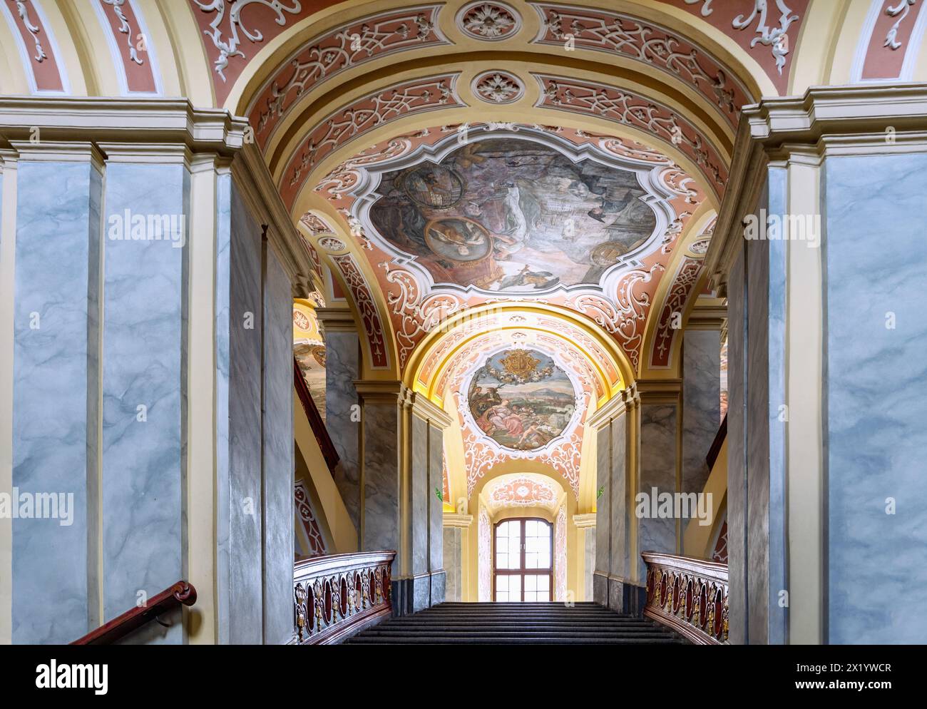 Barocke Treppe in der Universität (Uniwersytet) im Universitätsviertel in der Altstadt (Stare Miasto) von Wrocław (Breslau, Breslau) in der Dolnoś Stockfoto