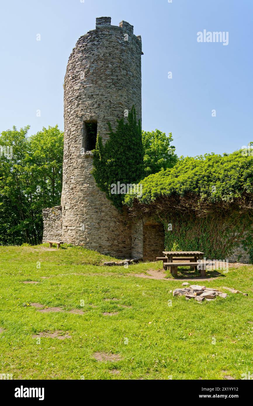 Die Burgruine Ebersburg bei Ebersberg im Biosphärenreservat Rhön, Gemeinde Ebersburg, Landkreis Fulda, Hessen Stockfoto