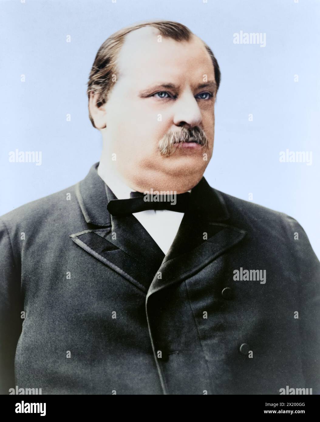 Grover Cleveland, Brustporträt, sitzend, nach rechts gerichtet. Datum: 1880-1900. Stockfoto