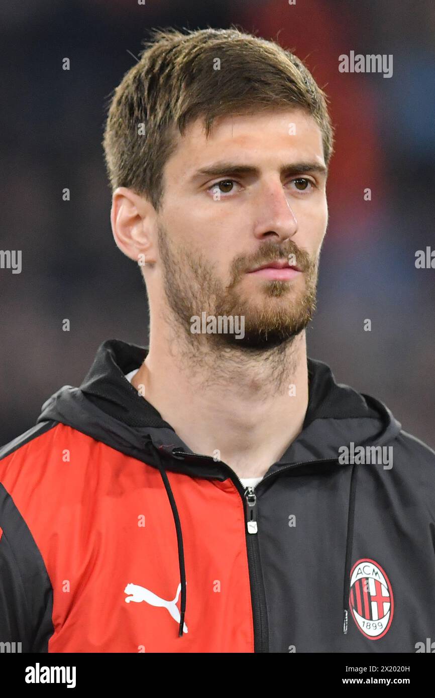 Roma, Latium. April 2024. Matteo Gabbia vom AC Mailand während des zweiten Legspiels der UEFA Europa League ALS Roma gegen Mailand im Olimpico-Stadion in Rom, Italien, 18. April 2024. Quelle: massimo insabato/Alamy Live News Stockfoto