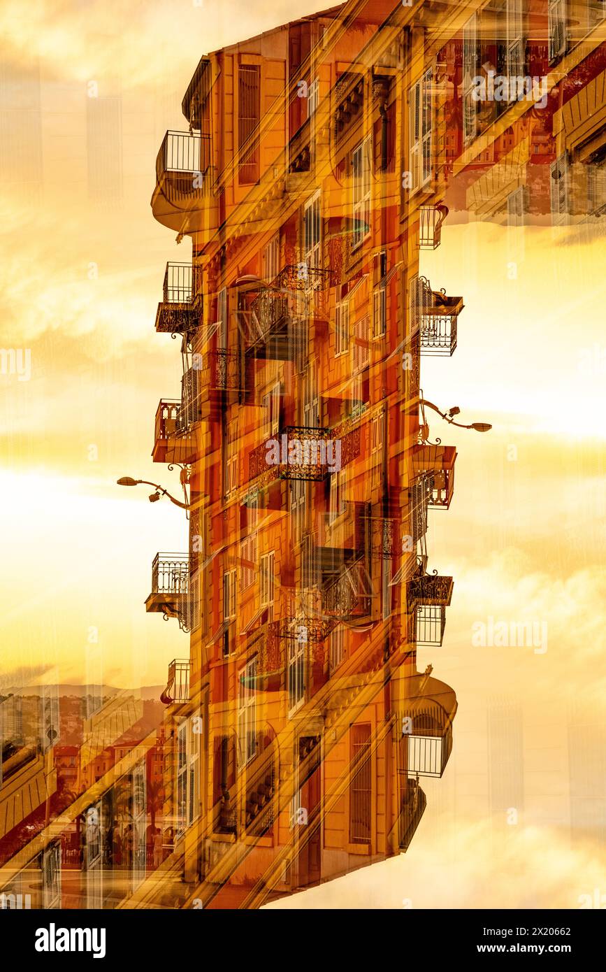 Doppelbelichtung eines bunten roten Hauses im Abendlicht an der Küste von Nizza, Frankreich. Stockfoto