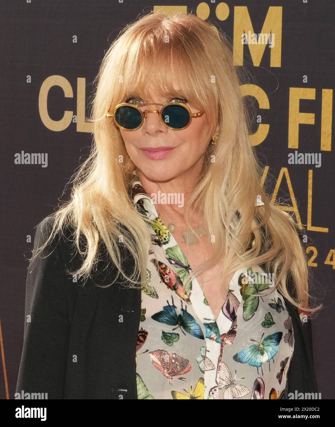 Los Angeles, USA. April 2024. Rosanna Arquette trifft am Donnerstag, den 18. April 2024, bei der Eröffnung des TCM Classic Film Festivals 2024 im TCL Chinese Theatre in Hollywood ein. (Foto: Sthanlee B. Mirador/SIPA USA) Credit: SIPA USA/Alamy Live News Stockfoto